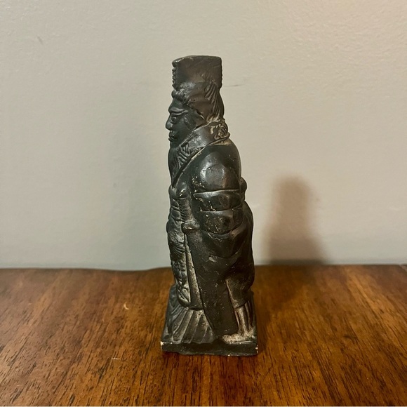 Vintage Chinese Terracotta
Clay Warrior Soldier 4.75" Tall
Figurine Replica. - Picture 4 of 9